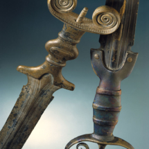 800px-Laténium-épées-bronze